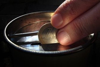 Versuchter Spendenbetrug im Stadtzentrum: Mann alarmiert Polizei - 