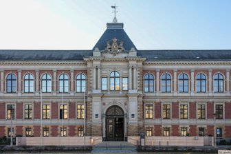 Versuchter Totschlag in Plauen: Angeklagter bezeichnet Strafforderung als „ungerecht und viel zu lang“ - Landgericht Zwickau: Wegen versuchten Totschlags wird gegen einen 31-Jährigen verhandelt.