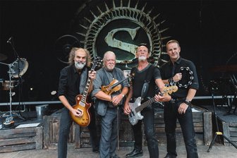 Versunkene Welten und furchtlose Krieger: So spannend werden Feiertag und Wochenende in Chemnitz - Santiano gibt es mit ihrem Album „Doggerland“ am Samstag in der Messe Chemnitz zu erleben, hier zu sehen vor ihrem Auftritt letztes Jahr.