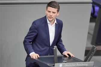 Verteidigungsexperte: Waffen für die Ukraine verhindern Millionen Flüchtlinge - Marcus Faber (FDP) ist seit Juni Chef des Verteidigungsausschusses im Bundestag. Von seiner streitbaren Vorgängerin Marie-Agnes Strack-Zimmermann will er sich durch eine andere Tonlage unterscheiden.
