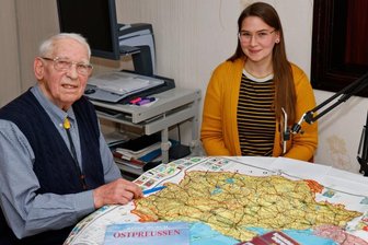 Vertriebene als Zeitzeugen: Studentin forscht im Gespräch - Der 86-jährige Kurt Weihe berichtet in Limbach-Oberfrohna der Studentin Josephina Strößner über Ereignisse in seinem Leben, zu denen auch die Vertreibung aus der Heimat gehört. Die junge Frau spricht mit Zeitzeugen, um deren Angaben in eine Doktorarbeit einfließen zu lassen. 