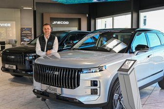 Verunsicherung durch Pichel-Insolvenz in Chemnitz - Geschäftsführer Andy Pichel hat das Burgstädter Pichel-Autohaus für chinesische Marken umgebaut.
