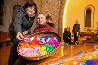 Verwaiste Eltern gedenken in Plauener Markuskirche ihrer Kinder - Kerstin Lanzendorf, Andreas Vödisch, Ulrike Weyer und Rainer Zaumseil gehören dem Initiativkreis an, der für Sonntag verwaiste Eltern in die Markuskirche zum "Candle Lighting" einlädt.
