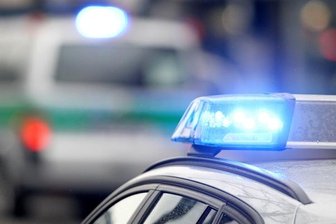 Verwirrte Frau attackiert Fahrgäste in Linienbus - 