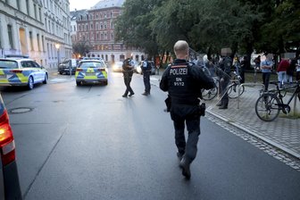 Verwirrter Mann sorgt für Polizei-Einsatz auf Sonnenberg - Die Polizei musste am Donnerstagabend mit einem Großaufgebot zum Lessingplatz ausrücken.
