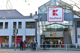 Verwirrung beim Parken in Freiberg: Muss man sich jetzt am Automaten persönlich abmelden? - Das videoüberwachte Parken im Parkhaus am Freiberger Bebelplatz sorgt für Fragen.