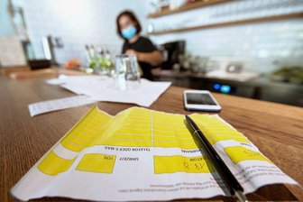 Verwirrung um Pflicht zur Kontakterfassung im Vogtlandkreis - Ob Kontakterfassung per handschriftlicher Liste oder App: Vorgeschrieben ist sie im Vogtlandkreis nicht in allen Bereichen. In der Gastronomie ist sie weiterhin Pflicht, nicht aber im Einzelhandel.