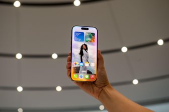 Verzögerte KI-Siri: Apple will 250 Millionen Dollar zahlen - Apple hatte vor der Vorstellung der iPhone-16-Modellreihe neue KI-Funktionen angekündigt und Werbung dafür gemacht. (Archivbild)
