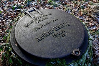 Veto der Rödlitzer Räte zum Brunnenrückbau hat wahrscheinlich keine Auswirkungen - Als die Brunnen vor mehr als 100 Jahren gebaut wurden, bekamen sie aufwändig gefertigte Deckel.