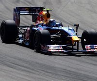 Vettel landet bei Button-Sieg auf Rang drei - Sebastian Vettel fährt auf Platz drei
