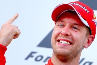 Vettel soll Langeweile verhindern - Mit den Tests in Barcelona (Bild oben) zeigte sich Sebastian Vettel (unten Mitte) zuversichtlich, den Rückstand auf die Silberpfeile zu verkürzen. In seiner zweiten Saison bei Ferrari will der Hesse gegen die Mercedes-Piloten Lewis Hamilton (links) und Nico Rosberg (rechts) um den Titel fahren.