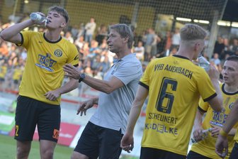 VfB Auerbach beim Drittletzten in Zorbau: „Es ist eine lösbare Aufgabe“ - Auerbachs Coach Sven Köhler will den Anschluss an die Tabellenspitze nicht verlieren.