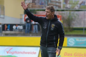 VfB Auerbach: Das sagt Trainer Sven Köhler zum 1:1 gegen den VfB Empor Glauchau und den Diskussionen um seine Person - Sven Köhler, Trainer des VfB Auerbach, fieberte am Samstag beim Spiel gegen den VfB Empor Glauchau an der Seitenlinie mit. Am Ende sprang ein 1:1 heraus.