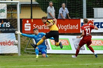 VfB Auerbach fährt ersten Saisonsieg ein - Die Regionalliga-Partie des 4. Spieltages verfolgten in Auerbach 465 Zuschauer.
