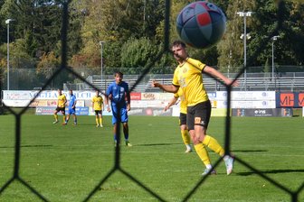 VfB Auerbach gegen VFC Plauen: Was die Fans rund um das Vogtlandderby in der Fußball-Oberliga wissen sollten - Felix Hache, der hier gegen Bischofswerda gerade einen Elfmeter verwandelt, ist bislang Auerbachs bester Torschütze. Trifft er auch gegen Plauen?