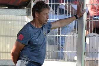 VfB Auerbach: Heimmisere wirft Zweifel auf - VfB-Coach Sven Köhler im Auge des Sturms. 