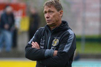 VfB Auerbach nach torlosem Remis gegen SV Union Sandersdorf: Trainer Köhler mit Ergebnis unzufrieden - Das 0:0 gegen Sandersdorf drückt die Stimmung beim VfB Auerbach wieder. Nicht nur Coach Sven Köhler stellt sich die Frage: Wann verwertet das Team seine Chancen endlich?