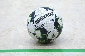 VfB Auerbach: Premiere mit Erzgebirge Aue, Carl Zeiss Jena und Lok Leipzig steigt am Sonntag in Klingenthal - In Klingenthal rollt der Fußball am Sonntag beim 1. Wintercup des VfB Auerbach.