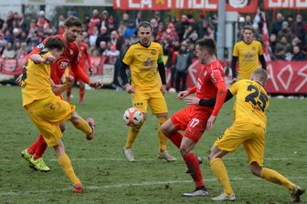 VfB Auerbach scheitert mit Terminwunsch fürs Sachsenpokalspiel gegen den FSV Zwickau - Der VfB Auerbach und der FSV Zwickau haben sich schon einige packende Duelle im Sachsenpokal geliefert. Das Foto entstand 2016.