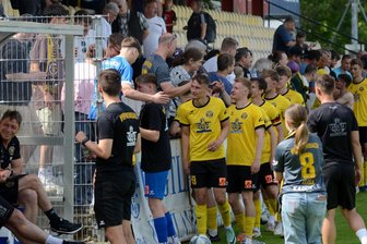 VfB Auerbach will die noch junge Saison weiter vergolden - Zuletzt gelang dem VfB im Heimspiel gegen Wernigerode ein 3:1-Sieg. Vor allem für ihre Fans wollen die Auerbacher am Samstag erfolgreich weitermachen.