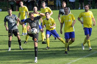 VfB Auerbach: Wir verlieren nicht die Nerven - Der 4:0-Sieg im Pokal bei Blau-Gelb Mülsen - am Ball Jonas Dittrich - reicht beim VfB Auerbach noch nicht, um den eher mäßigen Saisonstart zu vergessen. Nun soll in der Oberliga nachgelegt werden.