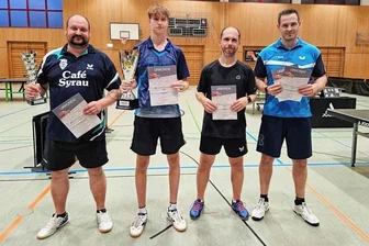 VfB beeindruckt von der Resonanz - Michael Golz (von links), Vincent Kazuch, Rene Wolf und Thomas David sind die Gewinner der diesjährigen Lengenfelder Stadtmeisterschaften.