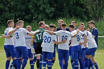 VfB Empor Glauchau: Dynamo Dresden als Gegner im Sachsenpokalkracher fix - doch jetzt wackelt der Termin - Da kommt Freude auf: Die Landesliga-Fußballer des VfB Empor Glauchau – hier beim Testspiel gegen Erzgebirge Aue – treffen bald auf Dynamo Dresden. Nachdem der Gegner feststeht, steht nun der ursprünglich geplante Termin auf der Kippe.