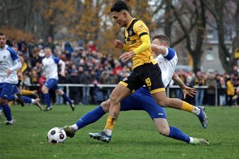 VfB Empor Glauchau: Dynamo oder Laubegast? Hauptsache Dresden! - Am Buß- und Bettag grätschte Glauchaus Verteidiger Eric Fischer im Landespokal Dynamos Jongmin Seo den Ball vom Fuß. Am Sonntag geht es in der Liga gegen Dresden Laubegast – wenn es das Wetter zulässt.
