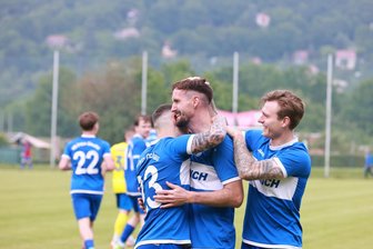 VfB Empor Glauchau feiert die Meisterschaft in der Fußball-Sachsenliga: Der Liveticker zum Nachlesen - Glauchau jubelt: Der VfB Empor hat sich den Titel in der Landesliga gesichert.