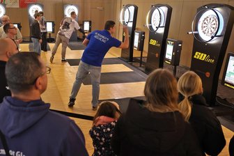 VfB Empor Glauchau füllt Sachsenlandhalle mit Dart-Premiere und ersten Nachwuchsturnieren - Das Dartturnier des VfB Empor Glauchau lockte neben 103 Teilnehmern auch zahlreiche Zuschauer an.