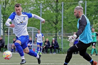 VfB Empor Glauchau: Fünf Treffer - ein Schütze - Einer geht noch: Jonas Mack (links) konnte den Chemnitzer Keeper Nico Kaiser am Sonntagnachmittag in einem denkwürdigen Spiel fünfmal überwinden. 