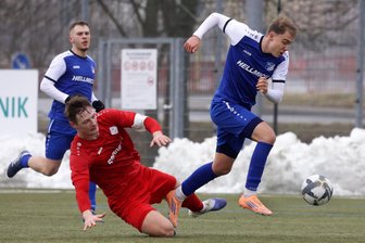 VfB Empor Glauchau: Fürs erste Punktspiel des Jahres in Rudolstadt stehen fast alle Spieler zur Verfügung - Luis Werrmann (rechts) und der VfB Empor Glauchau wollen am Sonntag in Rudolstadt punkten. Das Foto zeigt ihn im Testspiel gegen Jena.