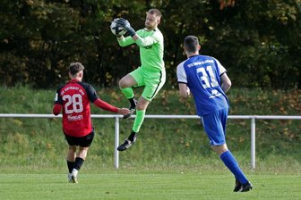 VfB Empor Glauchau: Torwart Dominik Reissig verlässt den Fußball-Oberligisten - Torwart Dominik Reissig – hier im Spiel gegen RSV Eintracht am Ball – verlässt den VfB Empor.