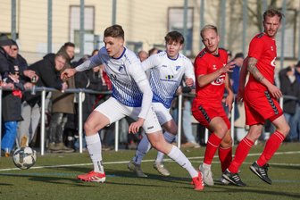VfB Empor Glauchau: Welche Premiere wird es gegen Lok Stendal geben? - Marius Bernhardt (links) hat in der Vorwoche seine ersten beiden Oberliga-Tore für den VfB Empor Glauchau erzielt.