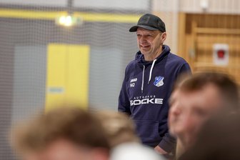 VfB Empor Glauchau: Welchen Neuzugang vom VfB Auerbach Nico Quade im Kader begrüßen kann - Glauchaus Trainer Nico Quade beim Hallencup des VfB Empor Glauchau in der Sachsenlandhalle.