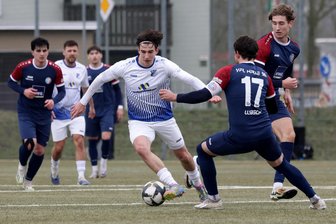 VfB Empor Glauchau: Wer gegen den VfB Auerbach in den Kader zurückkehrt und wer nicht - Richard Rühling (am Ball) steht dem VfB Empor Glauchau nach abgebrummter Gelbsperre wieder zur Verfügung.