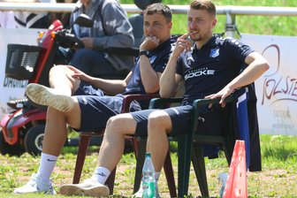 VfB Empor Glauchau: Wie würde der Co-Trainer Jonas Mack den Spielmacher Jonas Mack ersetzen? - Jonas Mack (r.) saß beim VfB Empor Glauchau in der Vergangenheit schon hin und wieder aushilfsweise auf dem Trainerstuhl.