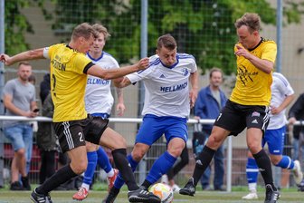 VfB Empor Glauchau: Wieder 1:1 - doch die Gefühlslage ist diesmal besser - Intensives Duell: Der VfB Empor Glauchau - hier mit Jonas Mack am Ball - und Handwerk Rabenstein schenkten sich nichts. 