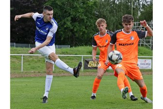 VfB Empor Glauchau: Zehn Fragen und Antworten rund um das Heimspiel der Fußball-Oberliga gegen Einheit Rudolstadt - Mit voller Entschlossenheit gehen Kapitän Marcin Sieber (links) und seine Teamkameraden vom VfB Empor Glauchau am Samstag ins zweite Heimspiel der Saison.