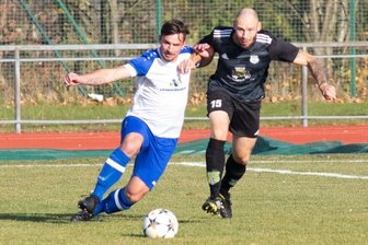 VfB Empor: Sieg nach hartem Kampf - Auch Stürmer Tomas Cekovsky (links), hier im Duell mit Eric Richter, rackerte in Marienberg für sein Glauchauer Team. 