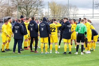 VfB Fortuna Chemnitz: So reagieren die Landesligafußballer auf das Viertelfinal-Aus gegen den FSV Zwickau - Der VfB Fortuna Chemnitz hat die Sekunden nach Abpfiff genutzt, um sich im Mannschaftskreis auszusprechen.