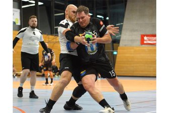VfB-Handballer wollen Pokal-Schwung ins Derby mitnehmen - Der VfB Flöha, hier mit Nils Scholz, hat schon oft gegen das Borstendorfer Team um Punkte gekämpft.