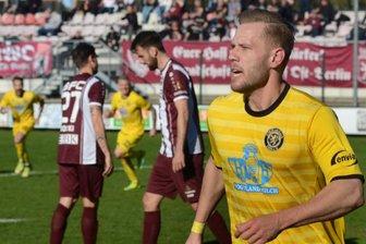 VfB hat nichts mehr zu verlieren - Johann Weiß hat soeben die 2:1-Führung im Heimspiel gegen Spitzenreiter BFC Dynamo erzielt. Am Ende gab es ein 2:2. Mit dem FC Carl Zeiss Jena gastiert am Freitag das nächste Spitzenteam in Auerbach.