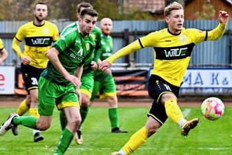 VFC gewinnt mit einem Mann weniger - Max Winter in Aktion. Per Freistoß leitete er den Siegtreffer für die Plauener in Rudolstadt ein.