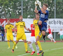 VFC-Kapitän: Können mit dem Punkt leben - VFC-Torhüter Maik Ebersbach hält auch in dieser Situation die Null fest.