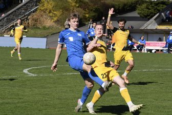 VFC Plauen auf Erfolgskurs: Erste Saisonniederlage für Spitzenreiter Stahnsdorf - Louis Glaser (Nr. 23) agierte wie alle VFC-Spieler mit viel Leidenschaft in den Zweikämpfen.