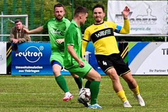 VFC Plauen besteht ersten Härtetest - Daniel Heinrich (rechts) meldete sich nach langer Verletzung zurück im VFC-Team.