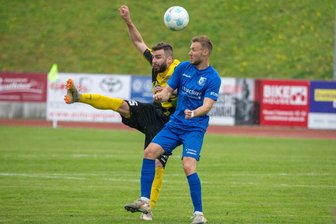 VFC Plauen: Diese zehn Spieler werden am Sonntag verabschiedet - Zeigte immer vollen Einsatz im VFC-Trikot: Kyriakos Andreopoulos (links), hier im Heimspiel gegen Altglienicke.