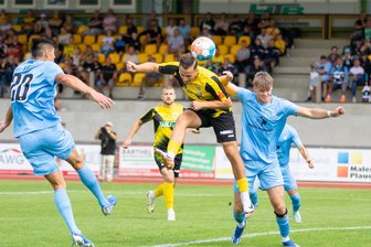 VFC Plauen: Doppelpack von Lucas Will bringt Regionalliga-Aufsteiger keine Punkte - Besser hätte der VFC Plauen nicht starten können: Lucas Will (Mitte) erzielt in der 2. Minute per Kopf die Führung.