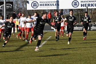VFC Plauen holt Punkt in Meuselwitz und gibt die rote Laterne ab - Pure Freude bei VFC-Torschütze Jasin Jusic.